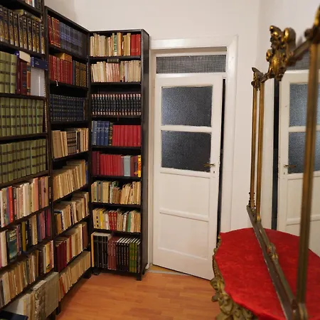 דירה The Saint's Library Loft In Historical Palace נאפולי