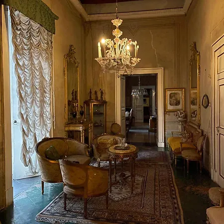 The Saint's Library Loft In Historical Palace דירה