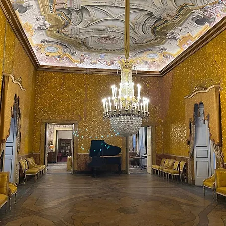 דירה The Saint's Library Loft In Historical Palace