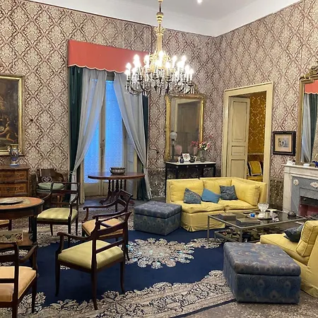 The Saint's Library Loft In Historical Palace דירה